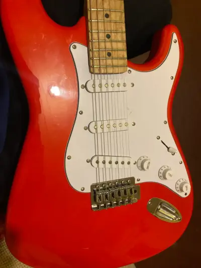 Guitarra eléctrica Freeman roja con amplificador - miniatura 6