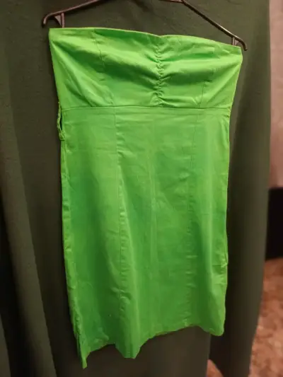 Vestido verde strapless para mujer - miniatura 1