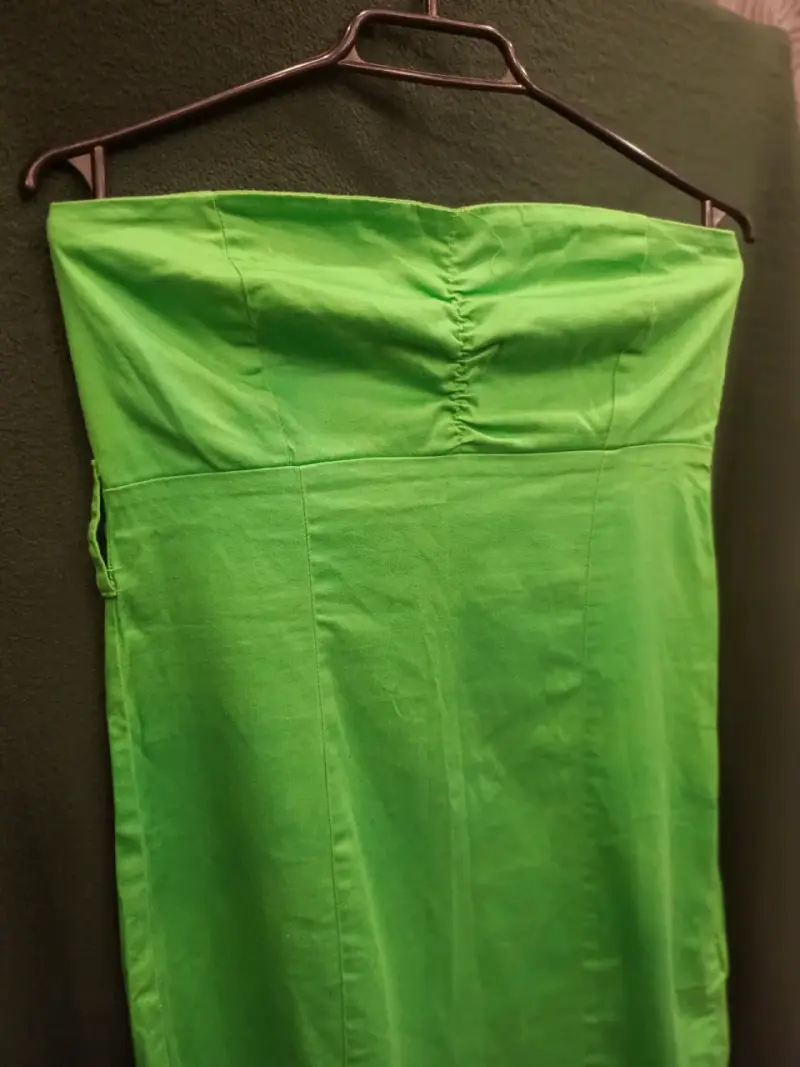 Vestido verde strapless para mujer - 2