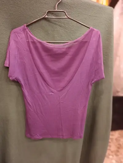 Polera Morada con Estampado de Mujer - miniatura 2