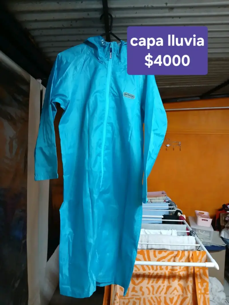 Capa de lluvia azul impermeable