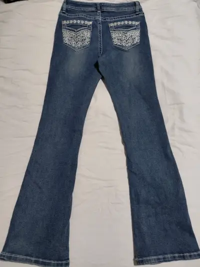 Jeans acampanados Harper & Ivy con encaje - miniatura 3