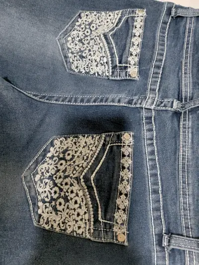 Jeans acampanados Harper & Ivy con encaje - miniatura 4
