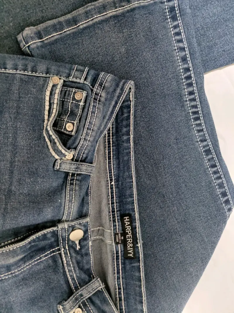 Jeans acampanados Harper & Ivy con encaje - 1