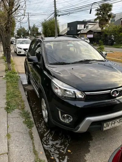SUV negro en buen estado - miniatura 1