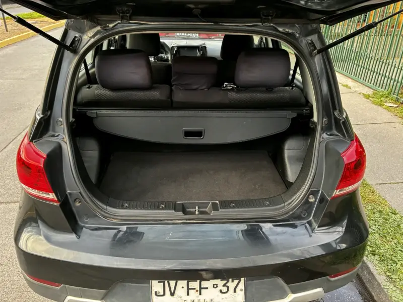 SUV negro en buen estado - 5