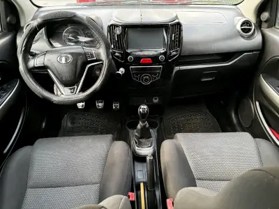 SUV negro en buen estado - miniatura 6