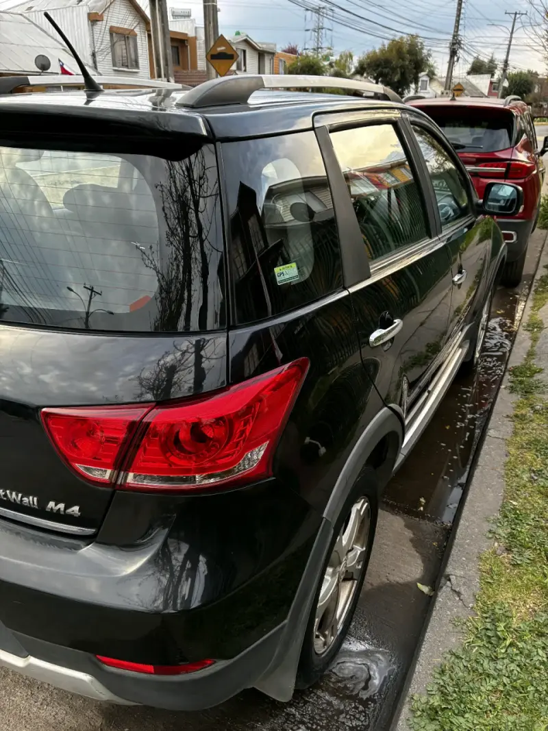 SUV negro en buen estado - 10