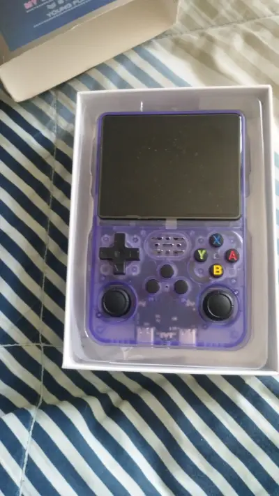 Consola portátil Game Master R36S transparente - miniatura 3