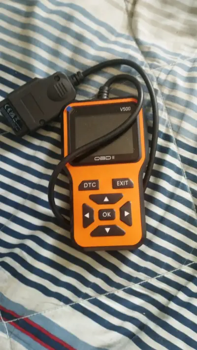 Escáner OBD2 V500 para diagnóstico automotriz - miniatura 2