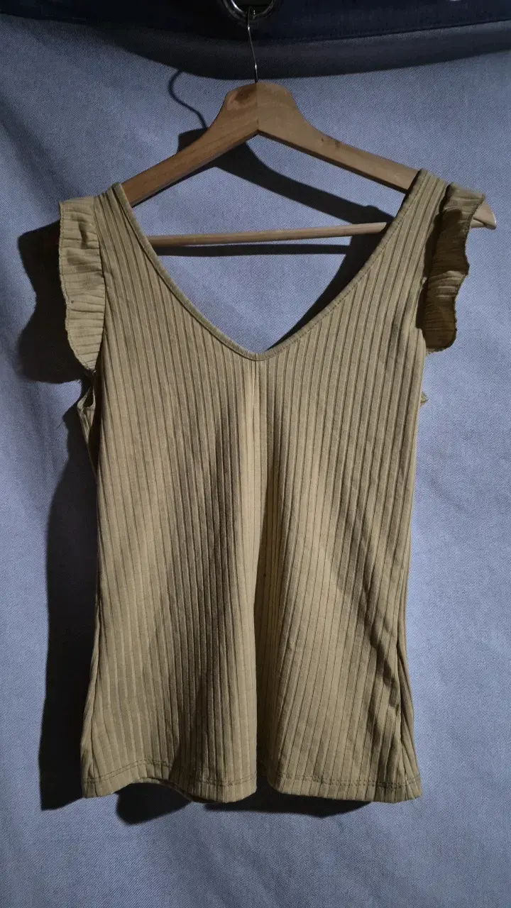 Polera sin mangas con diseño de hojas - 2