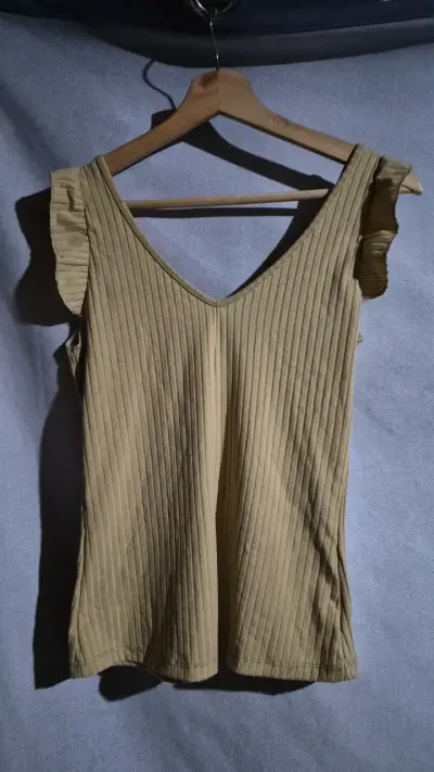 Polera sin mangas con diseño de hojas - miniatura 2