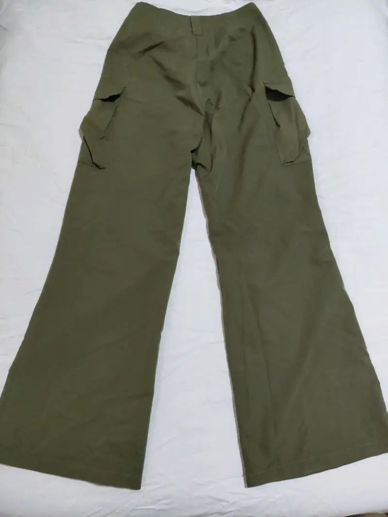 Pantalones cargo verdes para mujer - 2