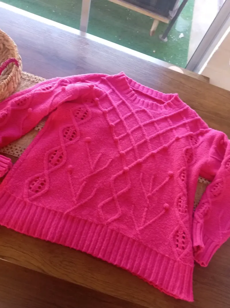 Suéter rosado tejido para mujer
