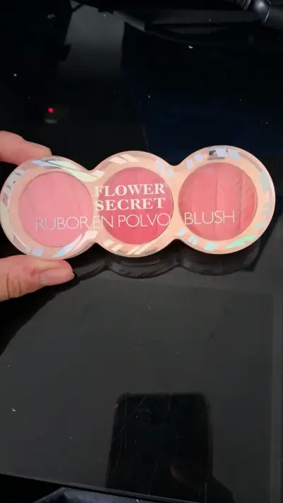 Paleta de rubor en polvo Flower Secret - miniatura 1