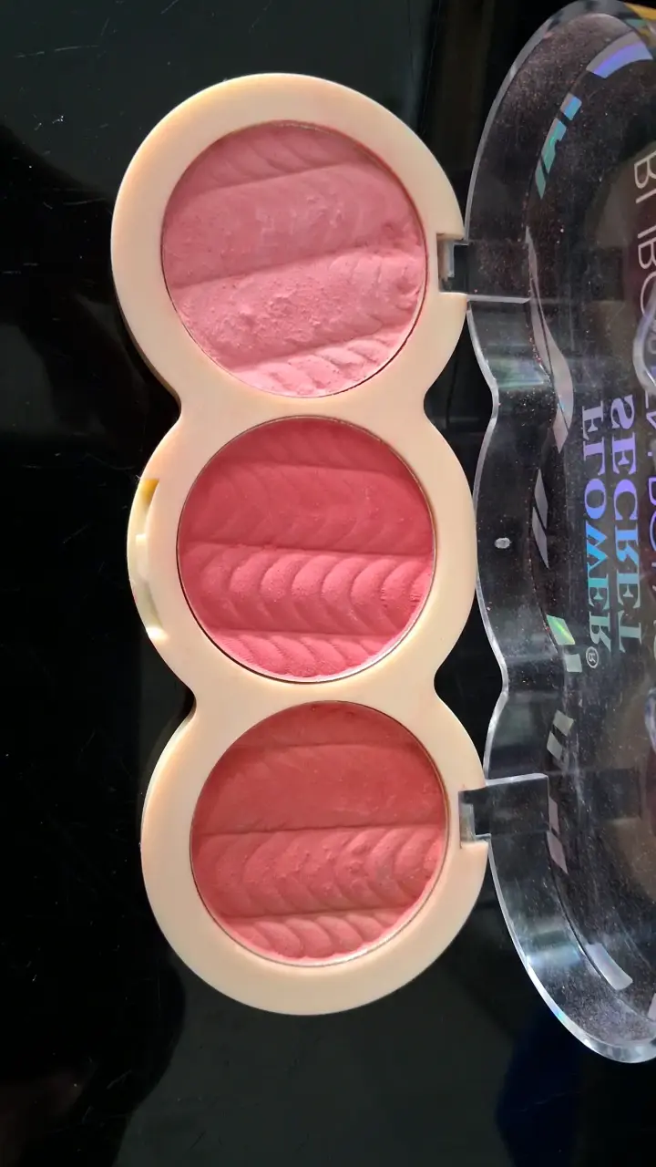 Paleta de rubor en polvo Flower Secret - 3