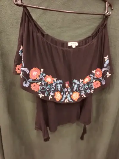 Blusa negra con bordado floral Nicopoly - miniatura 5