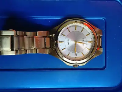 Reloj Seiko de acero inoxidable resistente al agua - miniatura 1