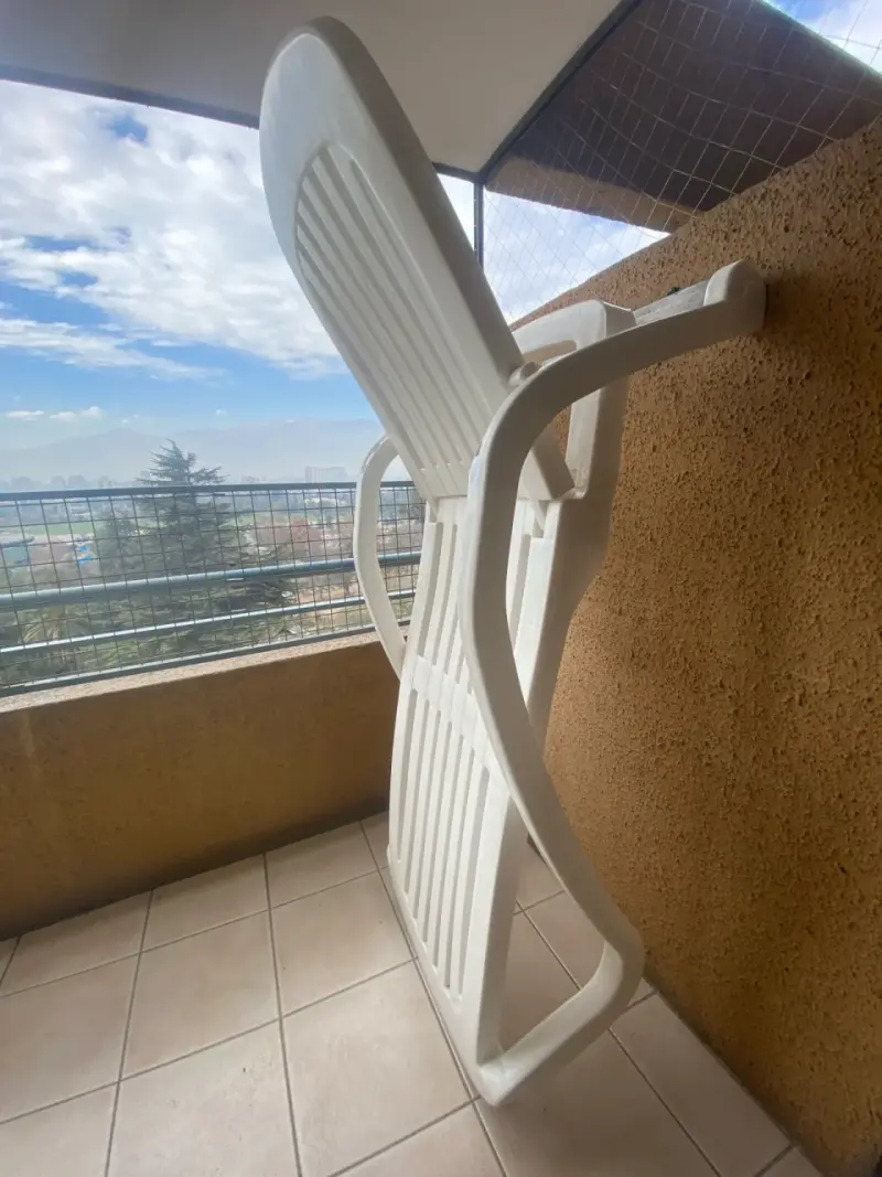 Reposera de plástico blanca para exterior - 3