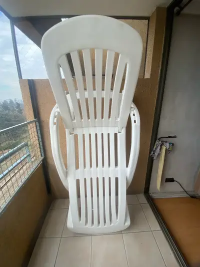 Reposera de plástico blanca para exterior - miniatura 5