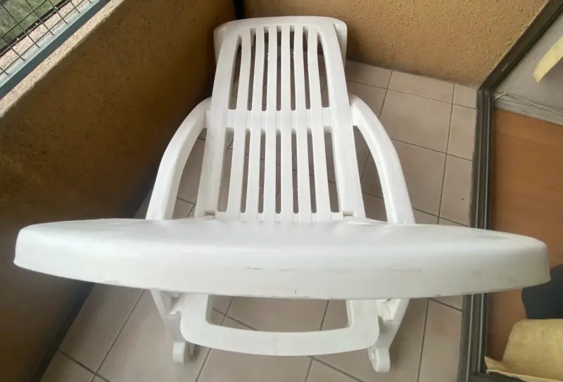 Reposera de plástico blanca para exterior - 6