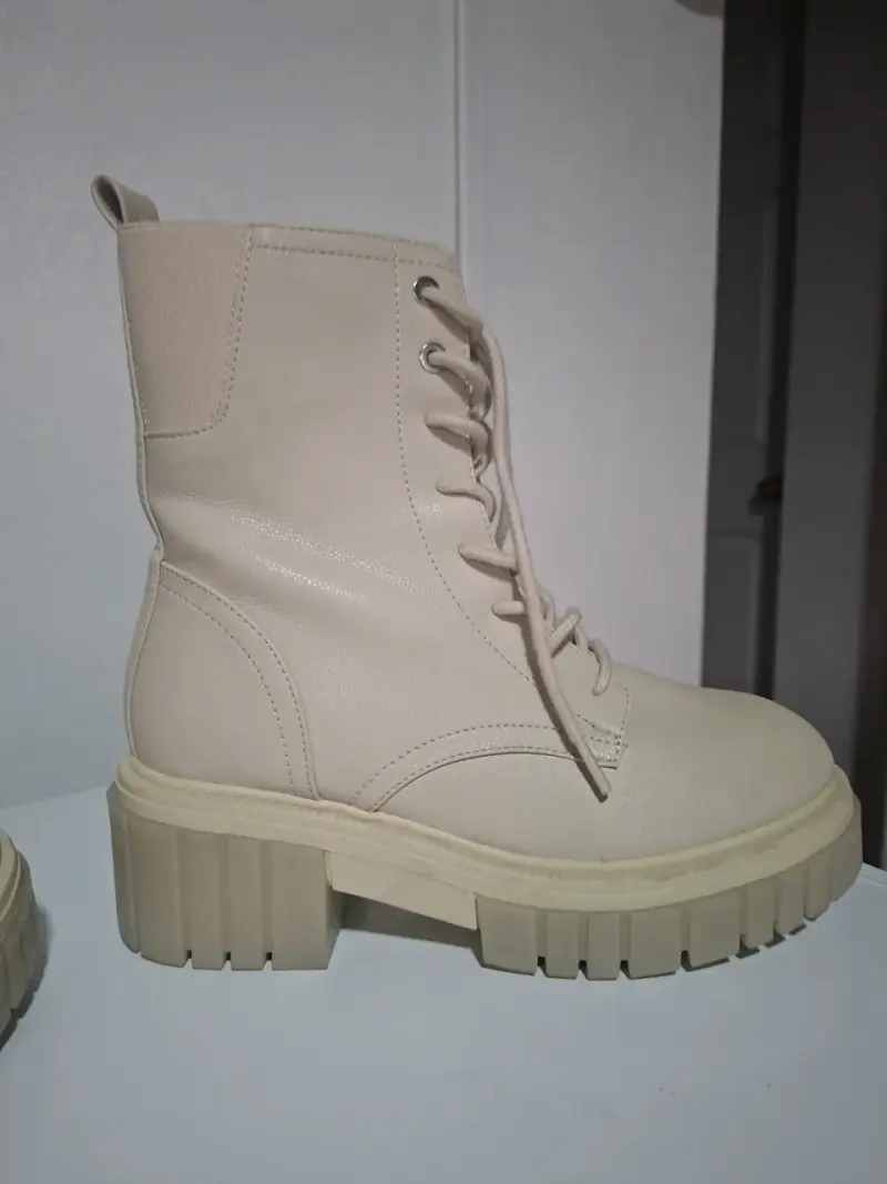 Botas beige con plataforma y cierre lateral - 2
