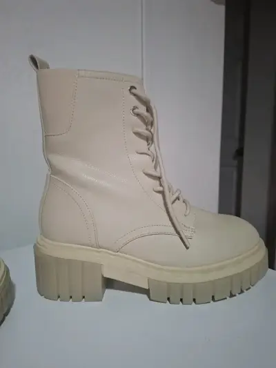 Botas beige con plataforma y cierre lateral - miniatura 2