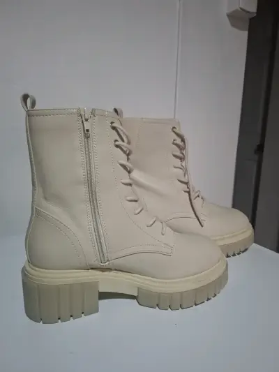 Botas beige con plataforma y cierre lateral - miniatura 3