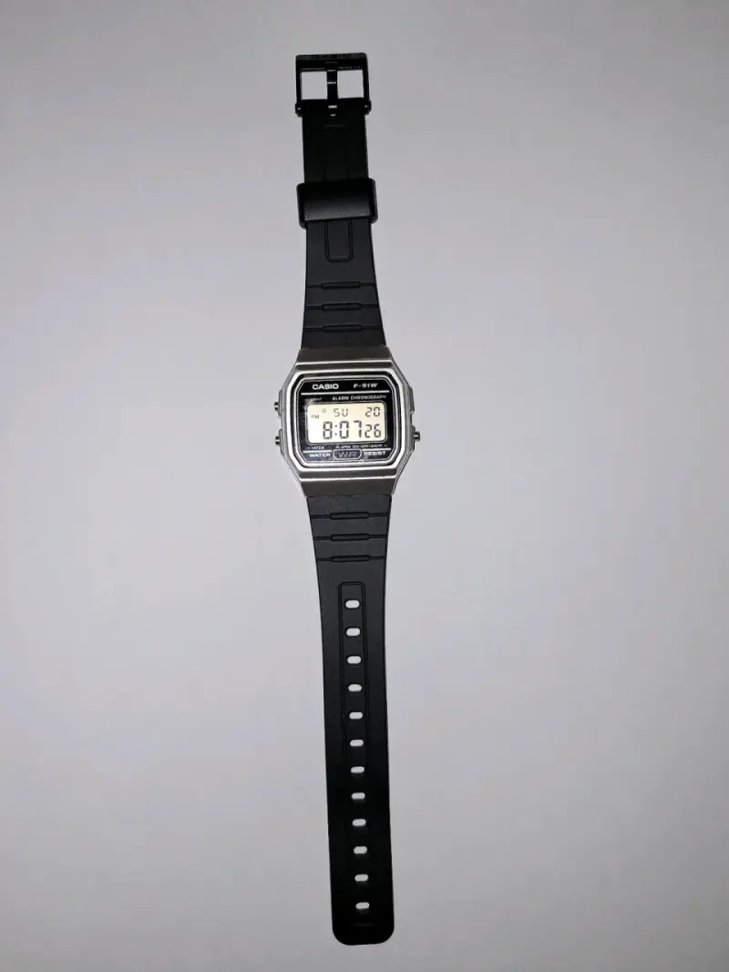 Reloj digital Casio F-91W resistente al agua - 1