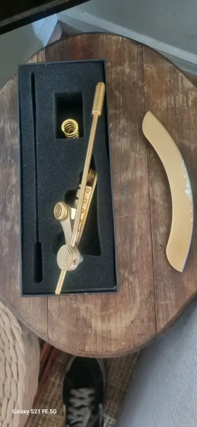 Puente de guitarra dorado con accesorios - miniatura 1