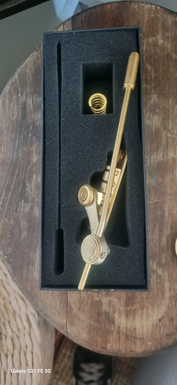 Puente de guitarra dorado con accesorios - 2