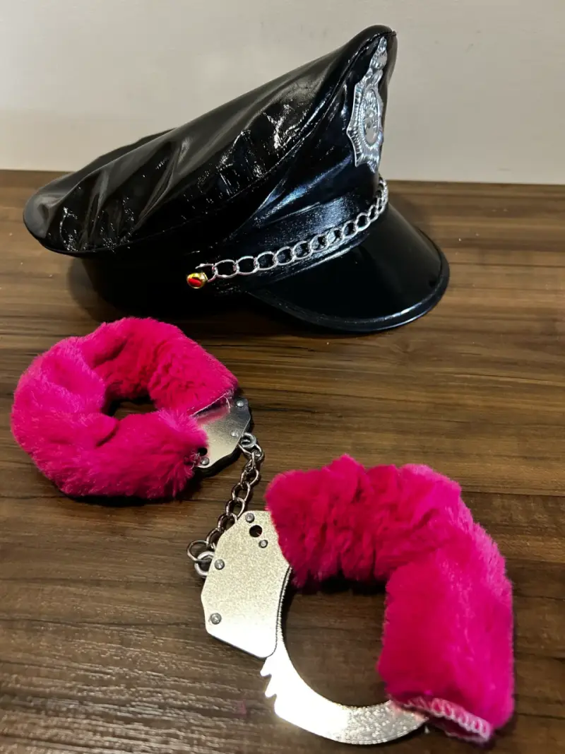 Set de disfraz de policía con esposas de peluche - 3