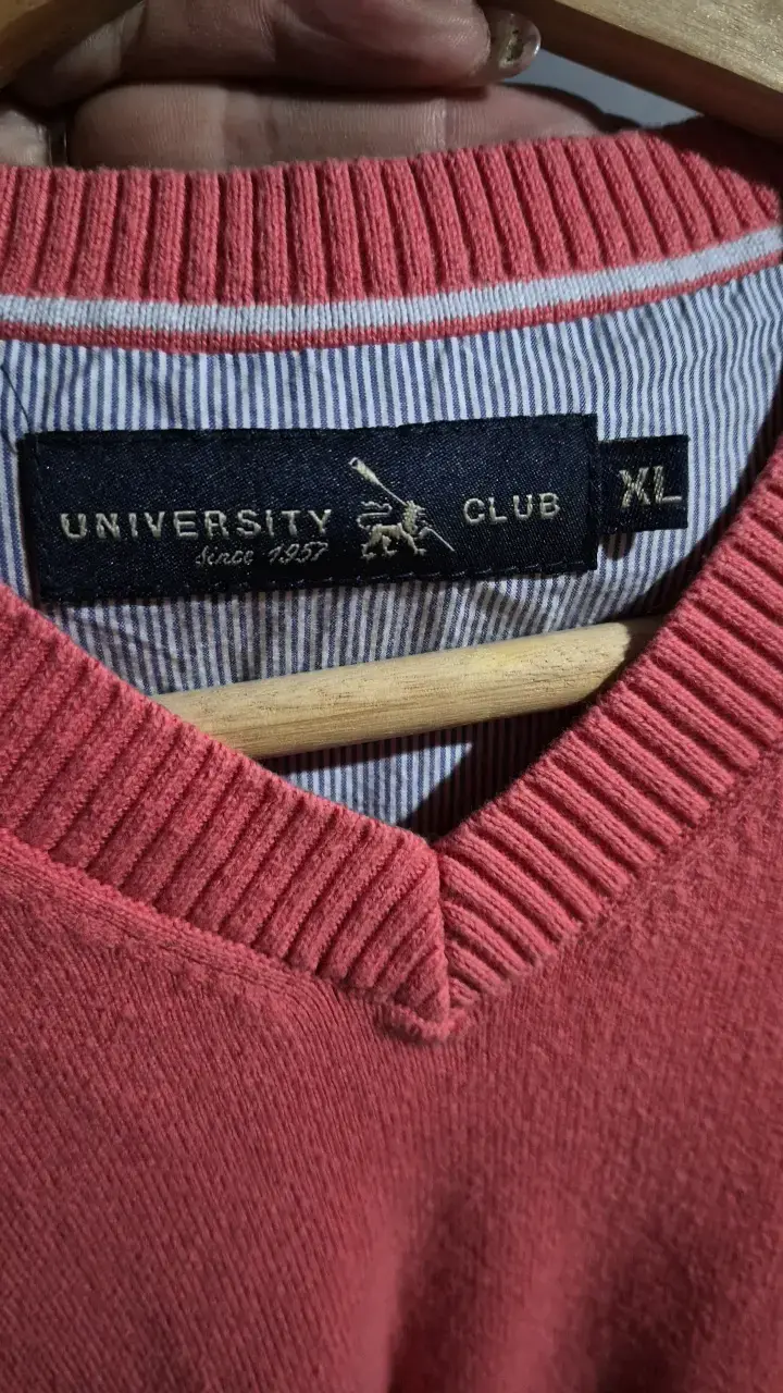 Suéter rojo University Club para hombre - 4