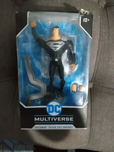 Figura de acción Superman traje negro DC - miniatura 1