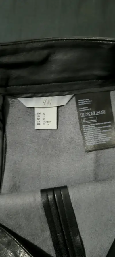Falda de cuero negra H&M talla 42 - miniatura 2