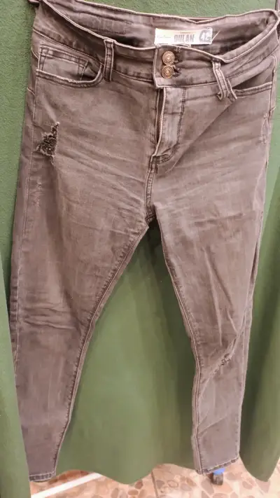 Jeans grises desgastados  talla 42 - miniatura 1