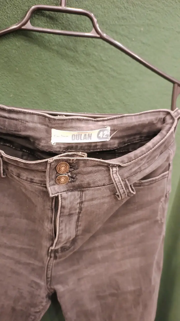 Jeans grises desgastados  talla 42 - 2
