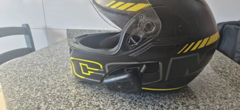 Casco de moto AGV con intercomunicador - 1