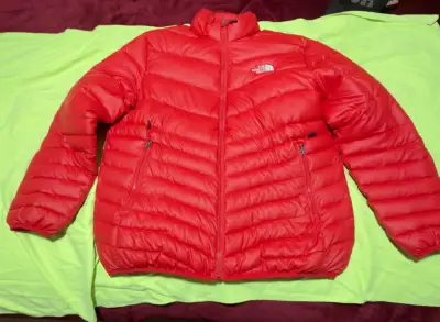 Chaqueta acolchada roja The North Face (copia) - miniatura 1