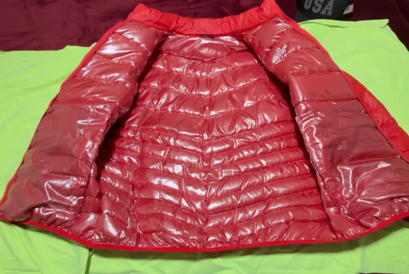 Chaqueta acolchada roja The North Face (copia) - 3