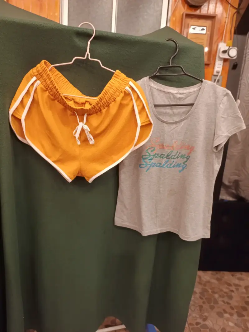 Conjunto deportivo Spalding gris y amarillo - 1