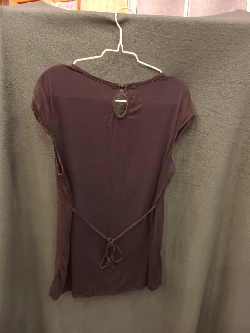 Blusa negra con bordado étnico - 3