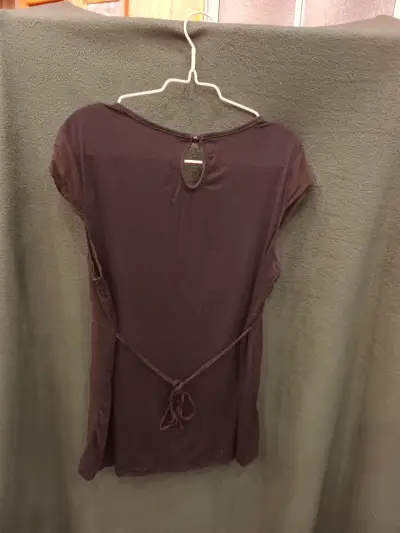 Blusa negra con bordado étnico - miniatura 3