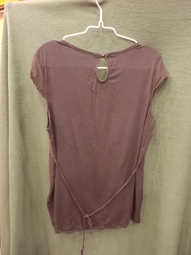 Blusa negra con bordado étnico - 4