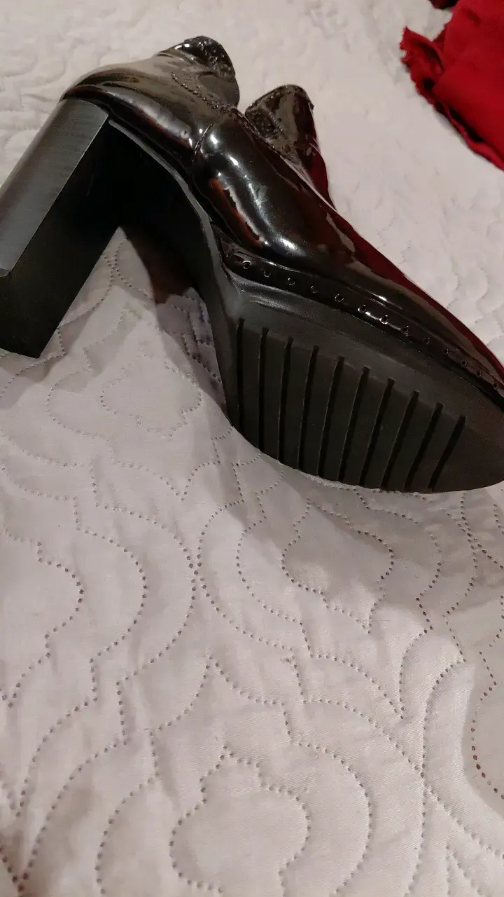 Botines de charol negro con tacón alto - 2