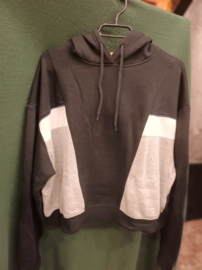 Polerón con capucha negro y gris para mujer - 1