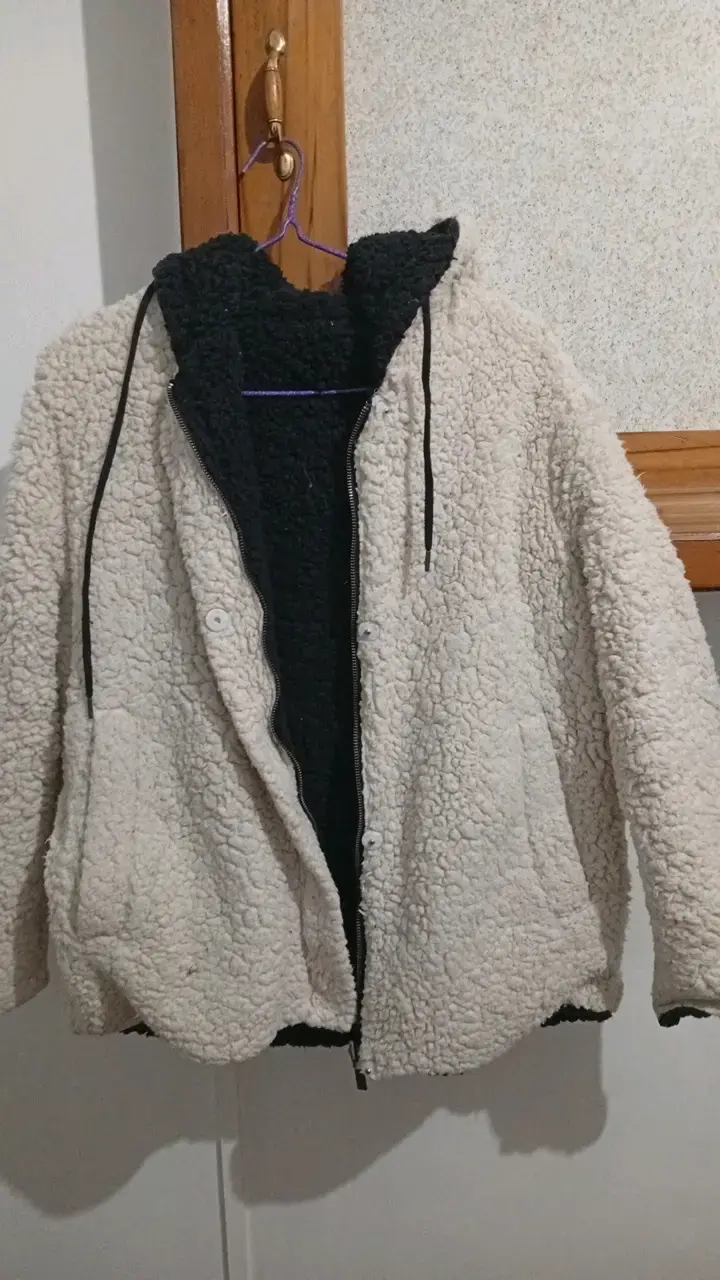 Chaqueta reversible de lana sintética beige/negra
