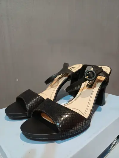 Sandalias de tacón negras - miniatura 1