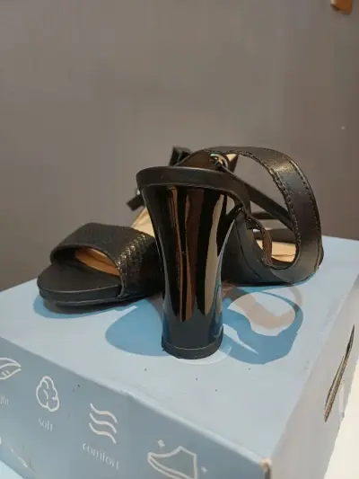 Sandalias de tacón negras - miniatura 2