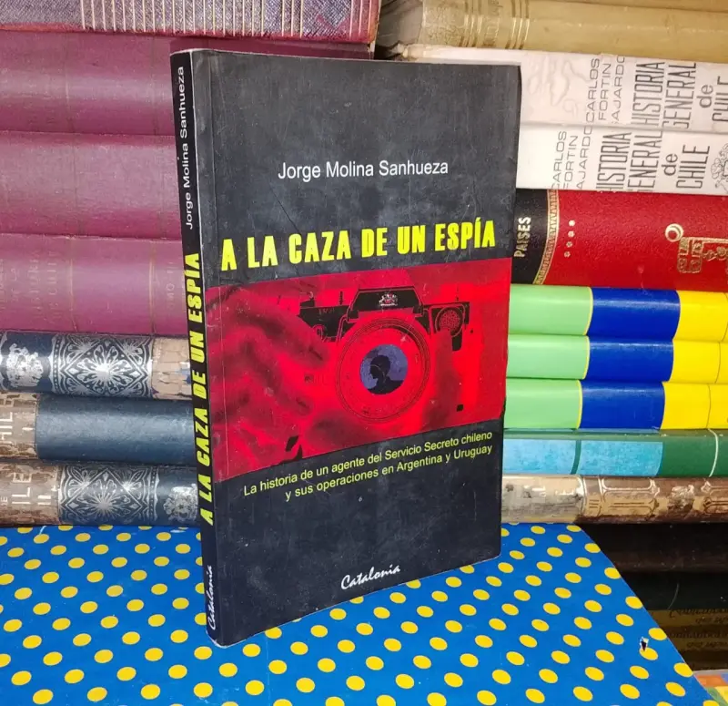 A La Caza De Un Espía - Jorge Molina Sanhueza - 1